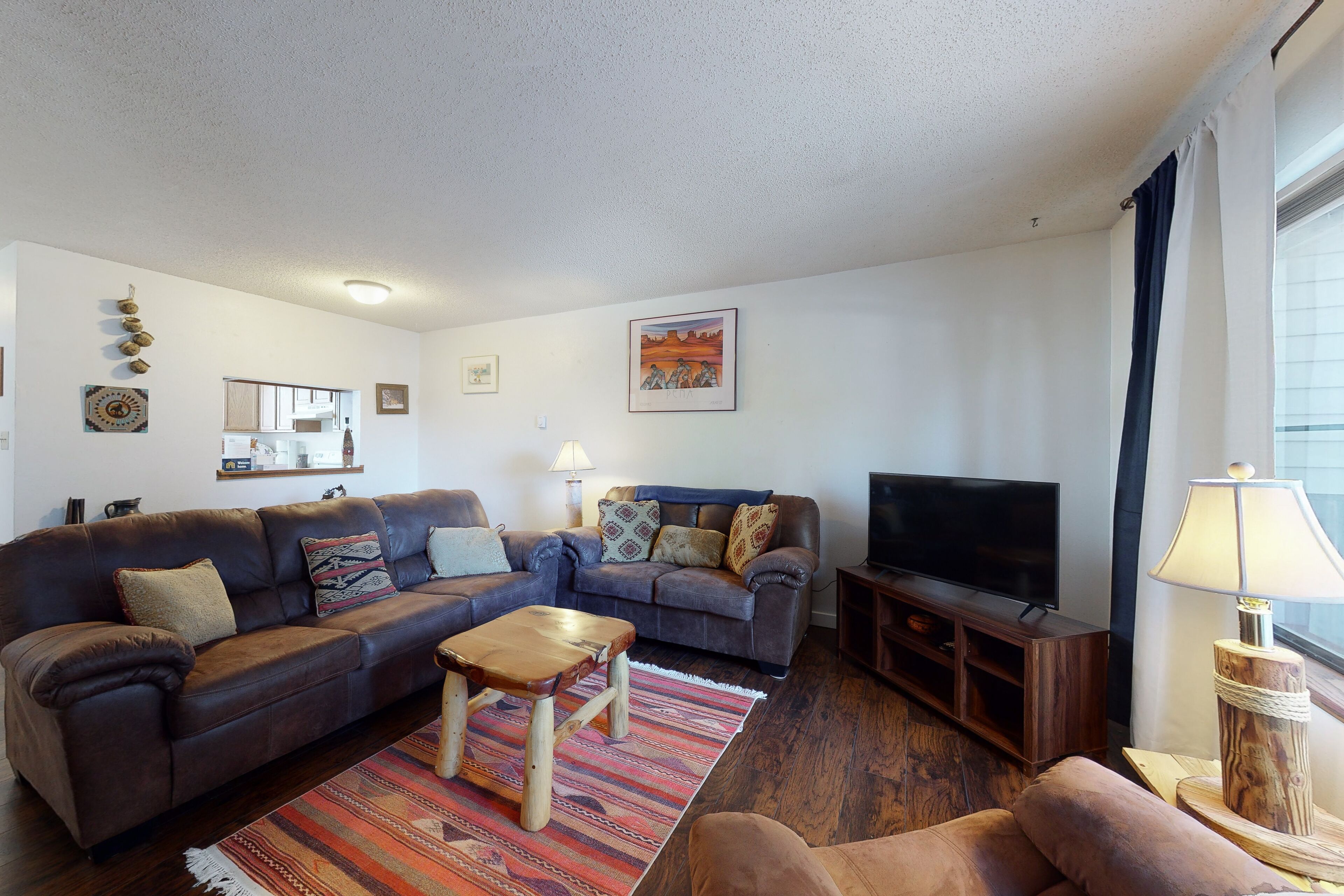 Private condo with mountain view, WiFi, washer/dryer, & rec center access