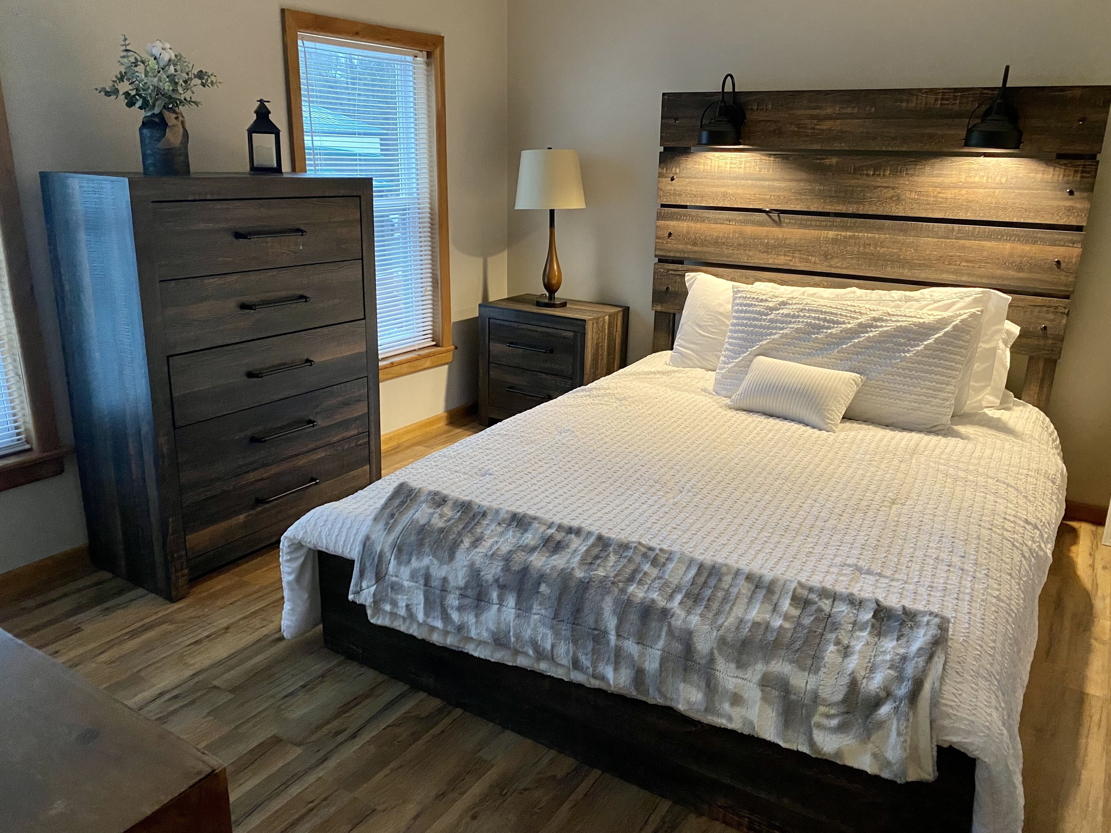 4 bedrooms, iron/ironing board, free WiFi, bed sheets