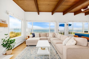 Smart TV, fireplace, DVD player, books - Waterfront cabin w/ incredible views & beach access. (Langley)