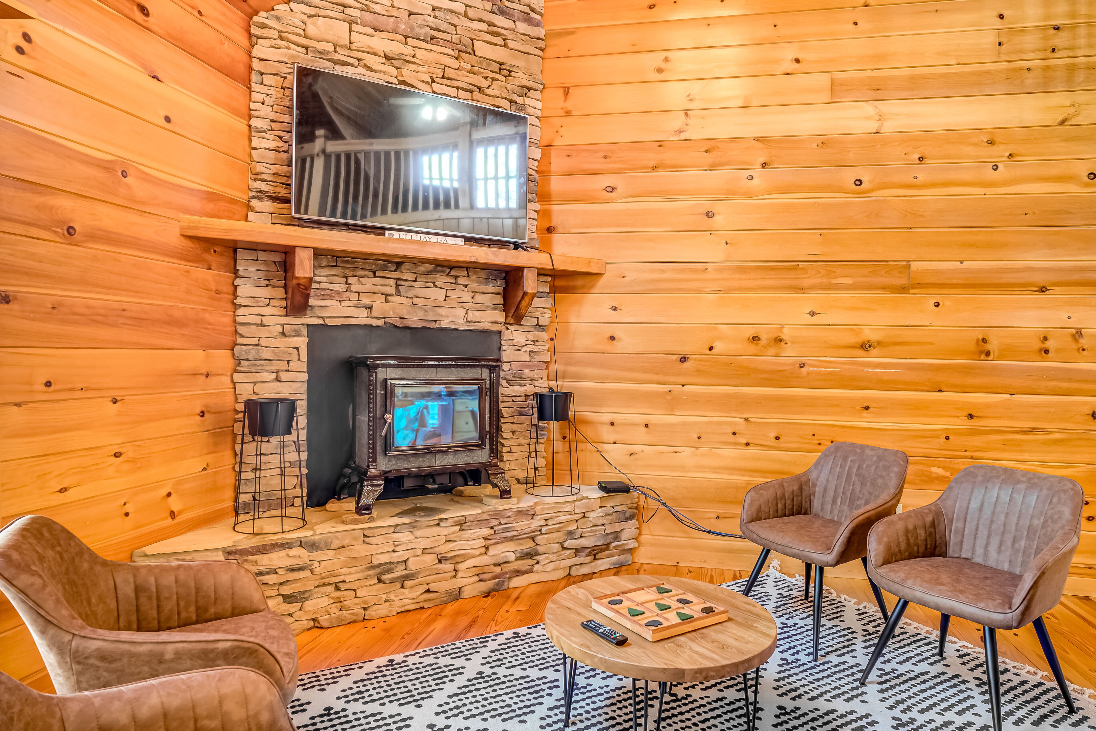 Mountain-view oasis with private hot tub, decks, outdoor bar, and WiFi