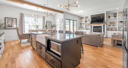 Golf Simulator | Hot Tub | Game Room | Downtown | Patio & Firepit