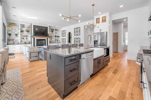 Refrigerador, microondas, horno, placa de cocina