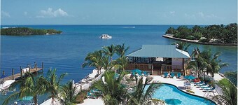 Relaxing getaway with SO much to do! Right on the ocean. You NEED to get away. 