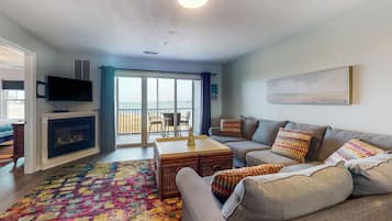 Fernseher, Kamin, DVD-Player, Videothek