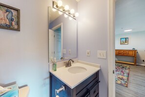 Sèche-cheveux, serviettes fournies