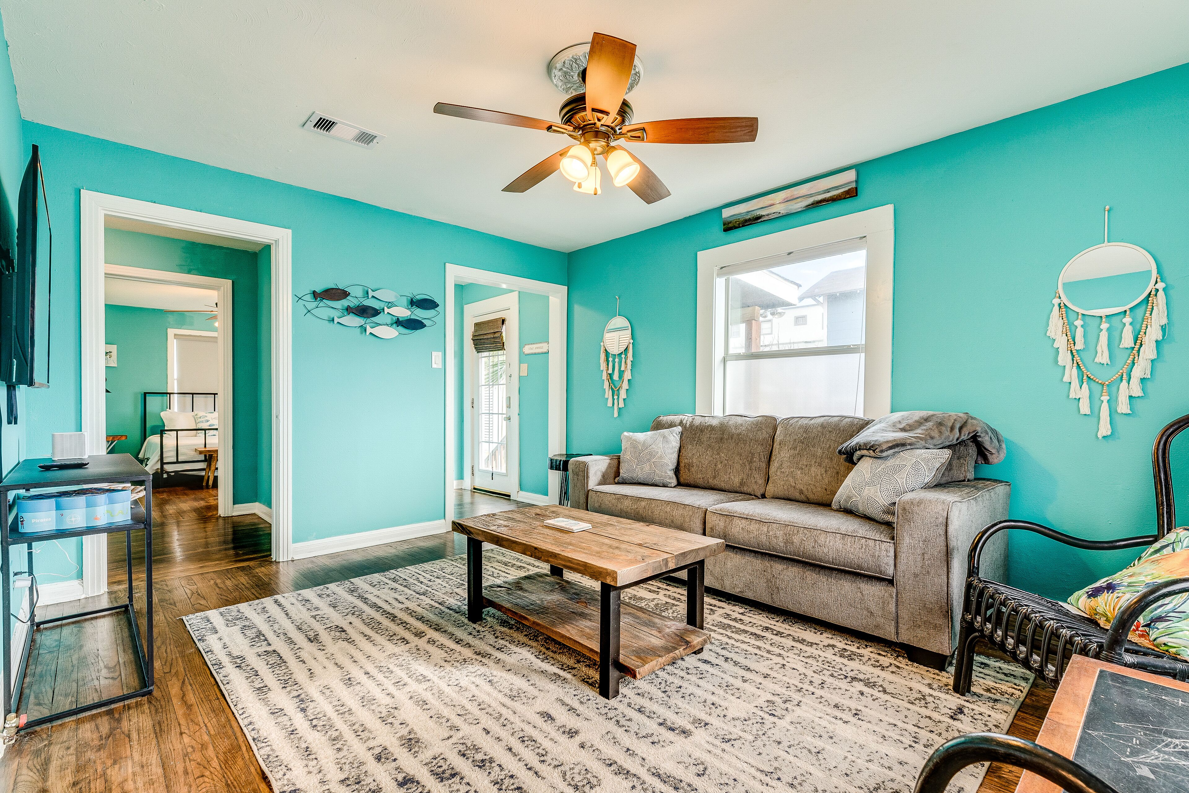 Colorful coastal home with fast WiFi & central AC - shared yard & washer/dryer