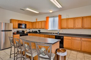 冰箱、微波炉、烤箱、炉灶