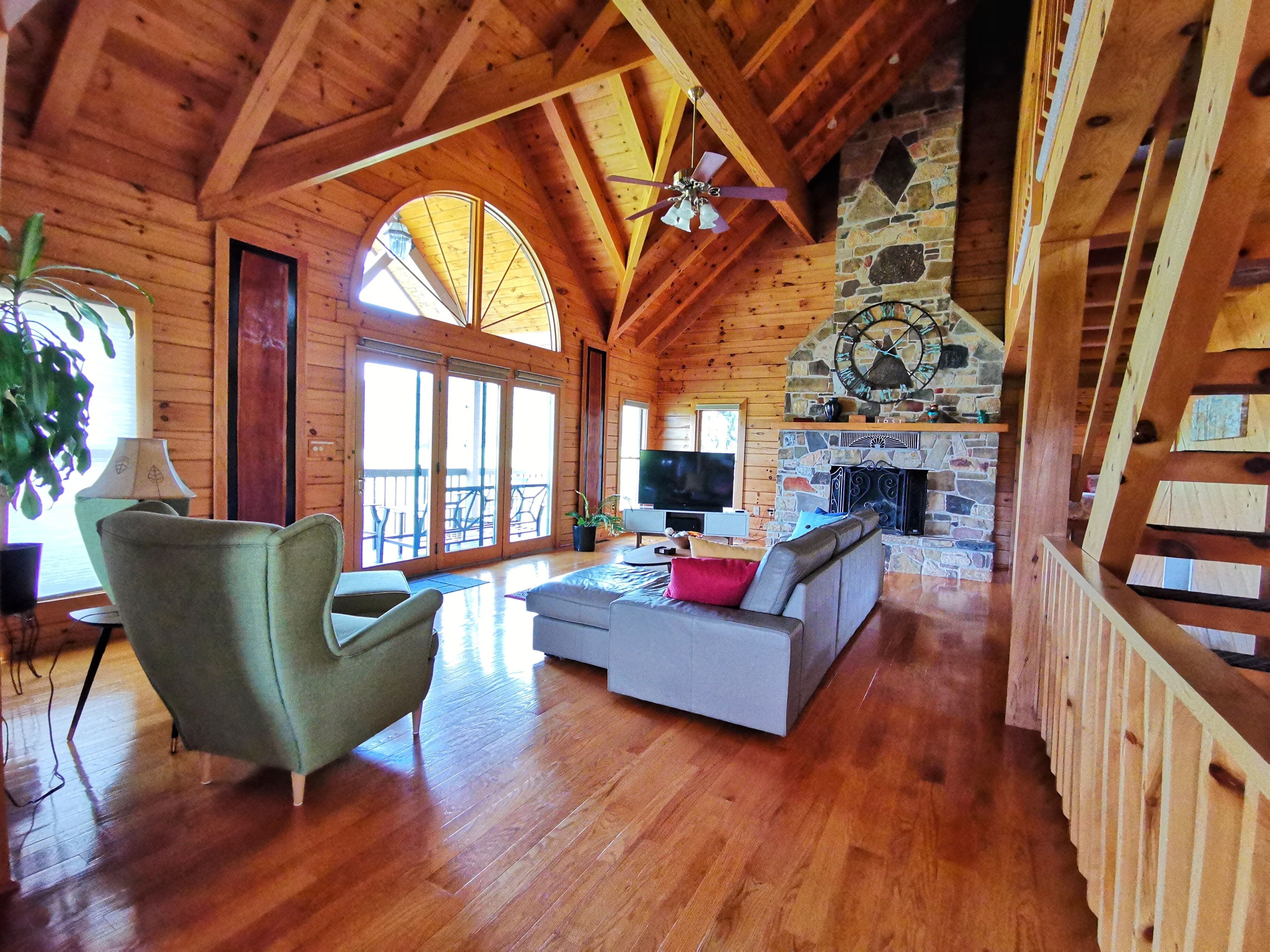 Gorgeous Country House with Hot Tub, 3BD+2.5BTH