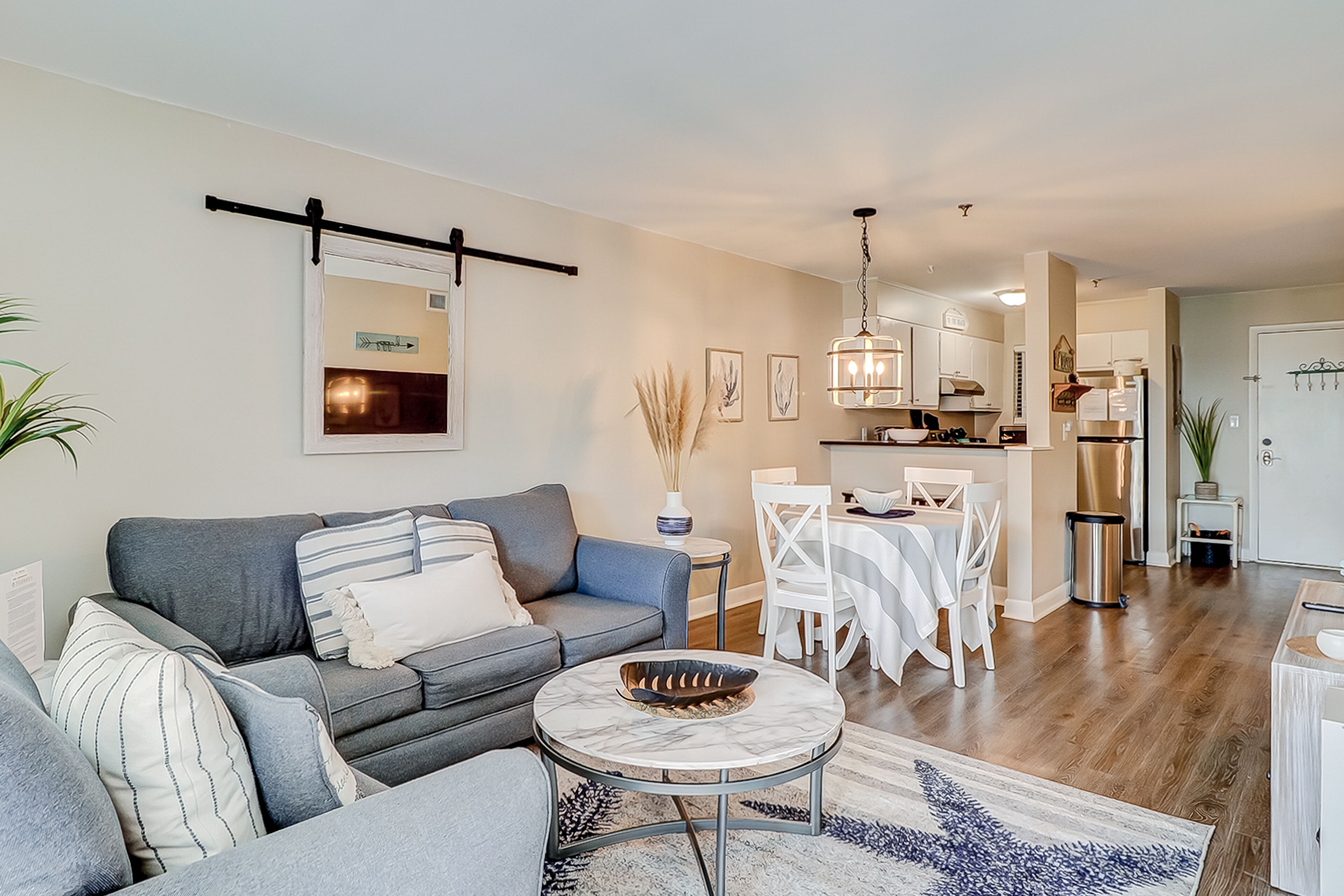 Charming condo with shared pools and hot tub, high-speed WiFi, and central AC