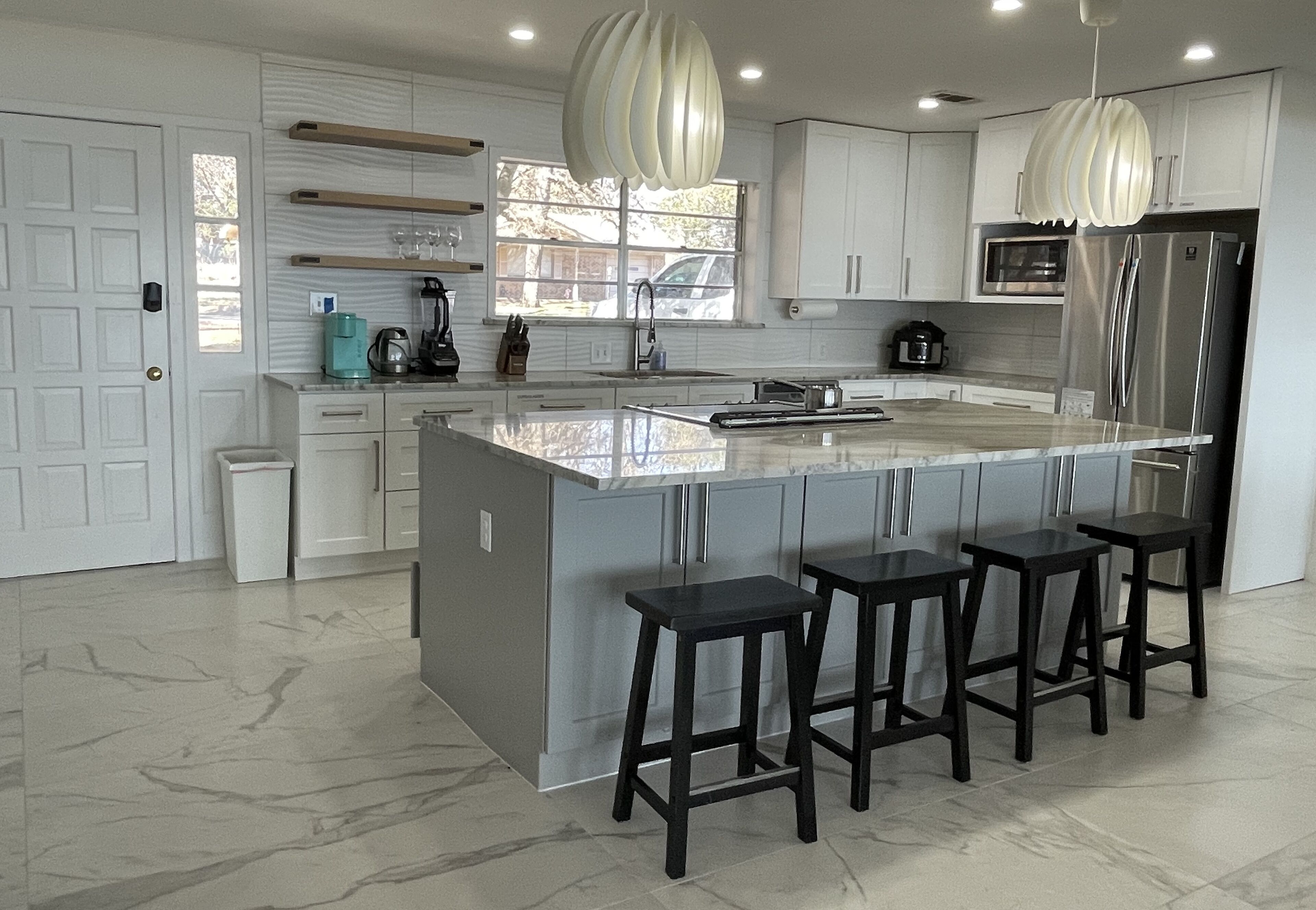 HOME ON LAKE BUCHANAN GREAT VIEW - 1 HR FROM NW AUSTIN - SNOW BIRD RATE: $3100/m