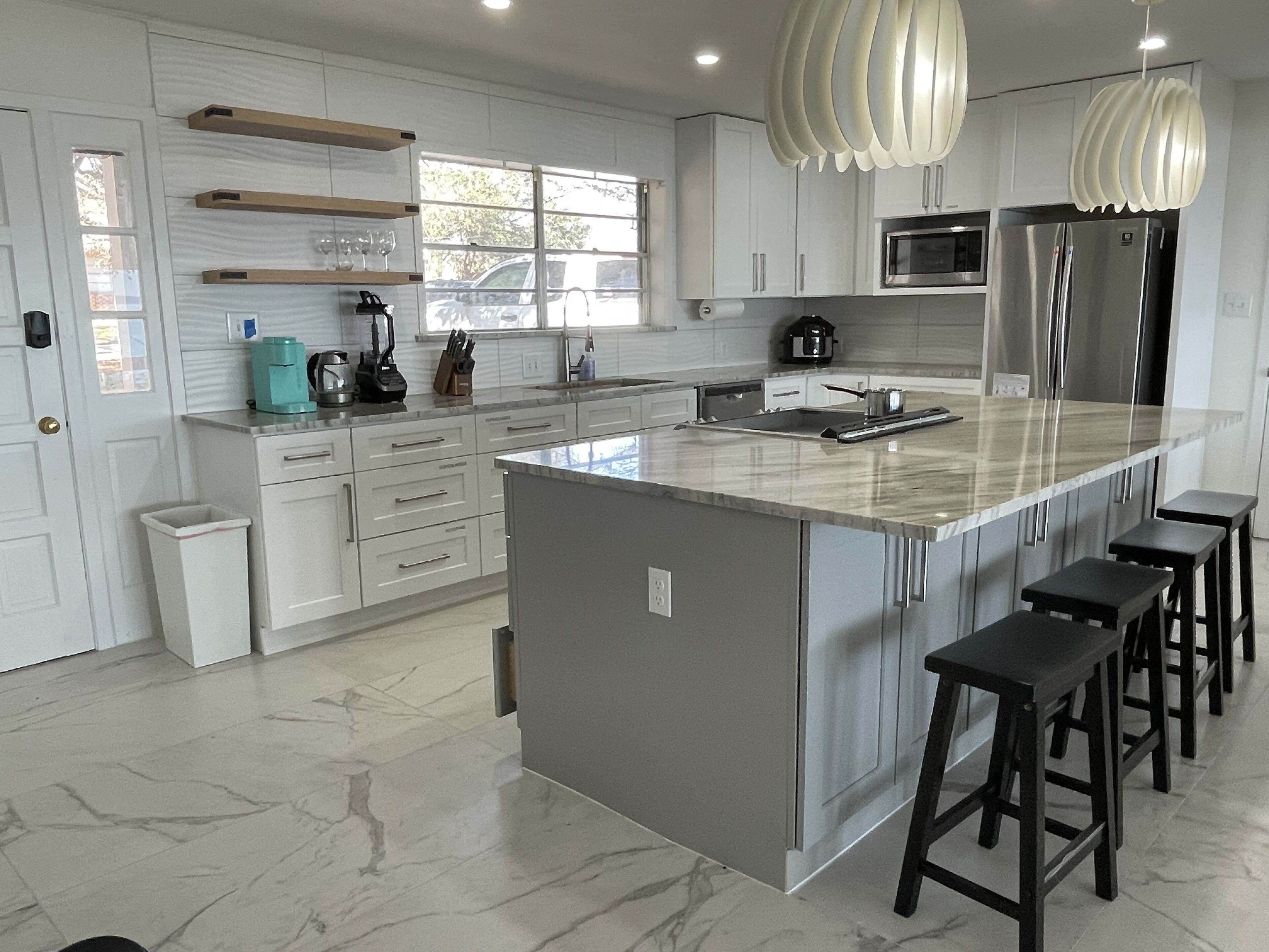 HOME ON LAKE BUCHANAN GREAT VIEW - 1 HR FROM NW AUSTIN - SNOW BIRD RATE: $3100/m