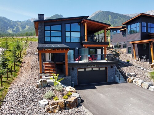 Ski In to your Hot Tub & Sauna