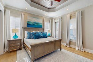 4 soverom, strykejern/-brett, internettilgang og sengetøy