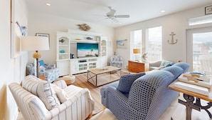 TV - Shared Pool, Boardwalk to the Beach and Golf Cart Included (Port Aransas)