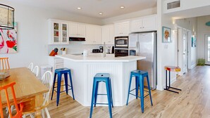 Coffee/tea maker, fridge, microwave, oven - Shared Pool, Boardwalk to the Beach and Golf Cart Included (Port Aransas)