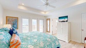 4 bedrooms, desk, WiFi (free), bed sheets - Shared Pool, Boardwalk to the Beach and Golf Cart Included (Port Aransas)
