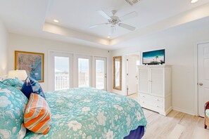 4 bedrooms, desk, free WiFi, bed sheets