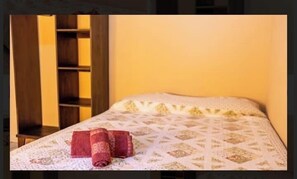 Quarto casal bĂĄsico | Wi-Fi de cortesia