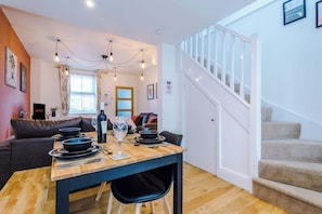 Dining - Stunning Home, Perfect for Groups, FREE Parking! (Chester)