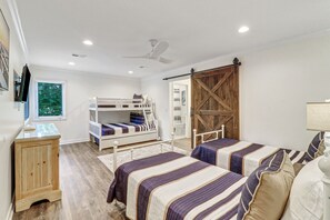 4 Schlafzimmer, Bügeleisen/Bügelbrett, kostenloses WLAN, Bettwäsche