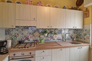 Fridge, oven, stovetop, dishwasher - Apartment 110sq in Charming Villa with privat pool, 3 bedrooms,Shabby chic style (LAZISE)