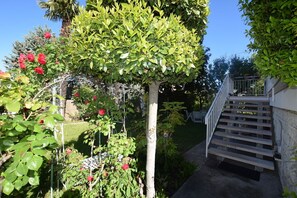 A garden with a tree, a staircase, and a fence. - Apartment 110sq in Charming Villa with privat pool, 3 bedrooms,Shabby chic style (LAZISE)