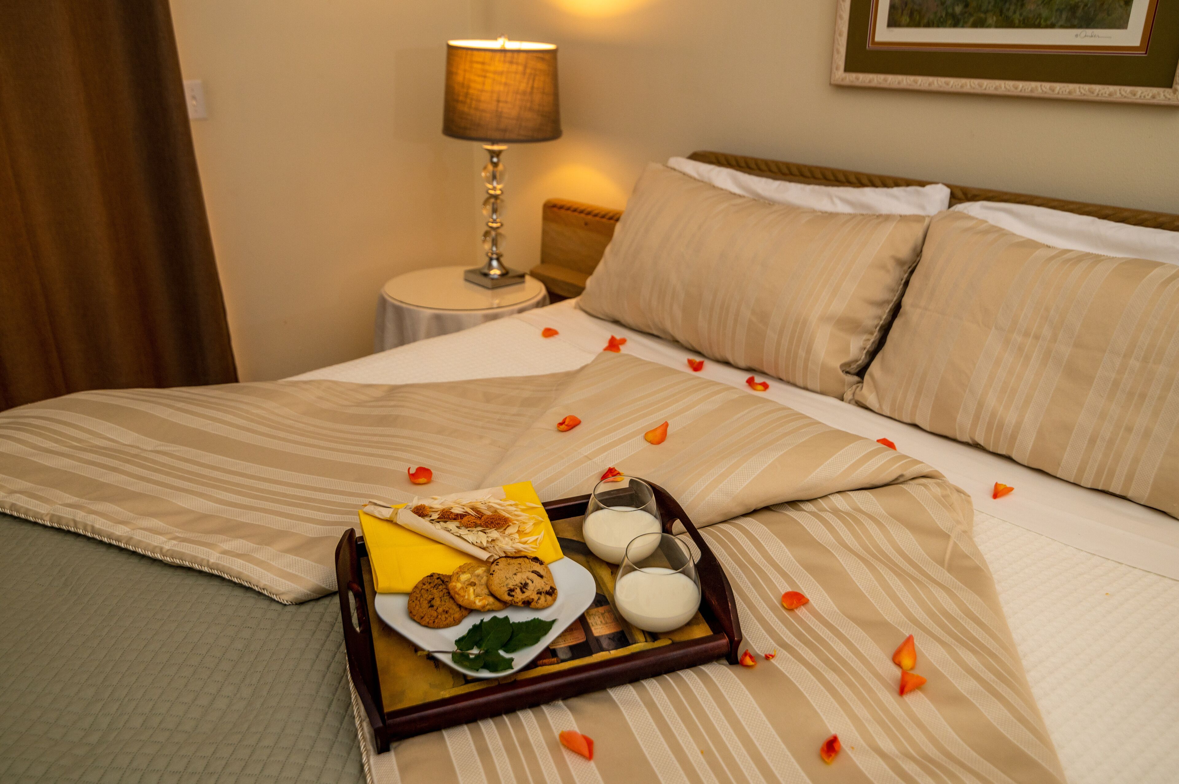 Hot Tub, Sun Porch, AMAZING Views and Sunsets! Close to Downtown Shopping/Dining