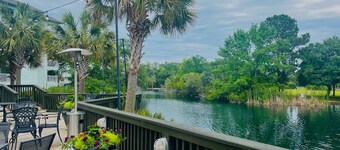 Pawleys Poolside at Litchfield Resort