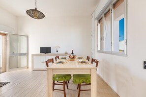 Dining - Appartamento Iris by BarbarHouse (Torre Lapillo)
