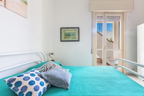 3 bedrooms, iron/ironing board, internet