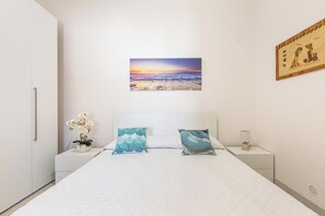 3 bedrooms, iron/ironing board, internet