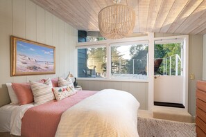 4 camere, una scrivania, ferro/asse da stiro, culla da viaggio