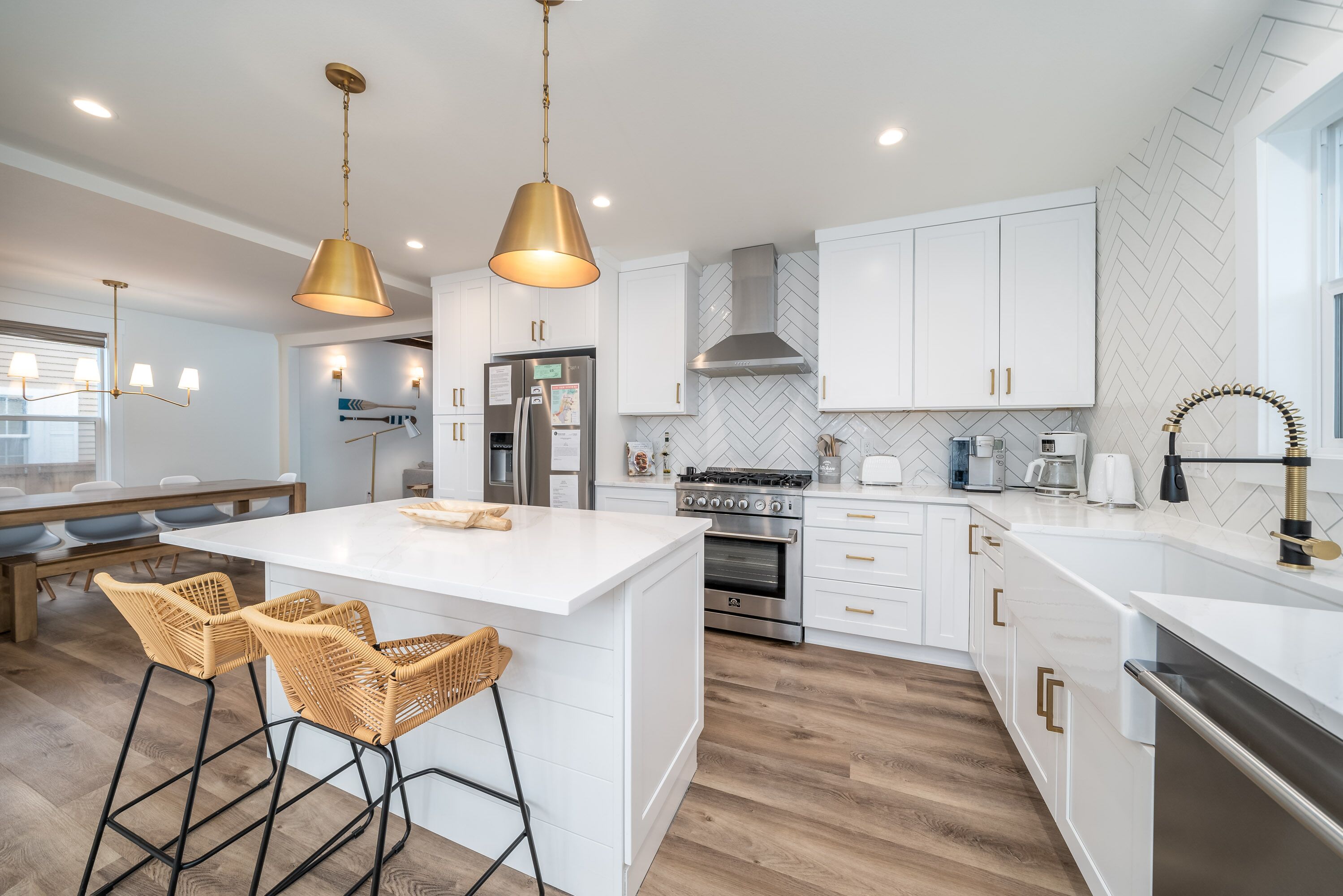 New Hot Tub and just moments away from the Beach and Promenade in Seaside