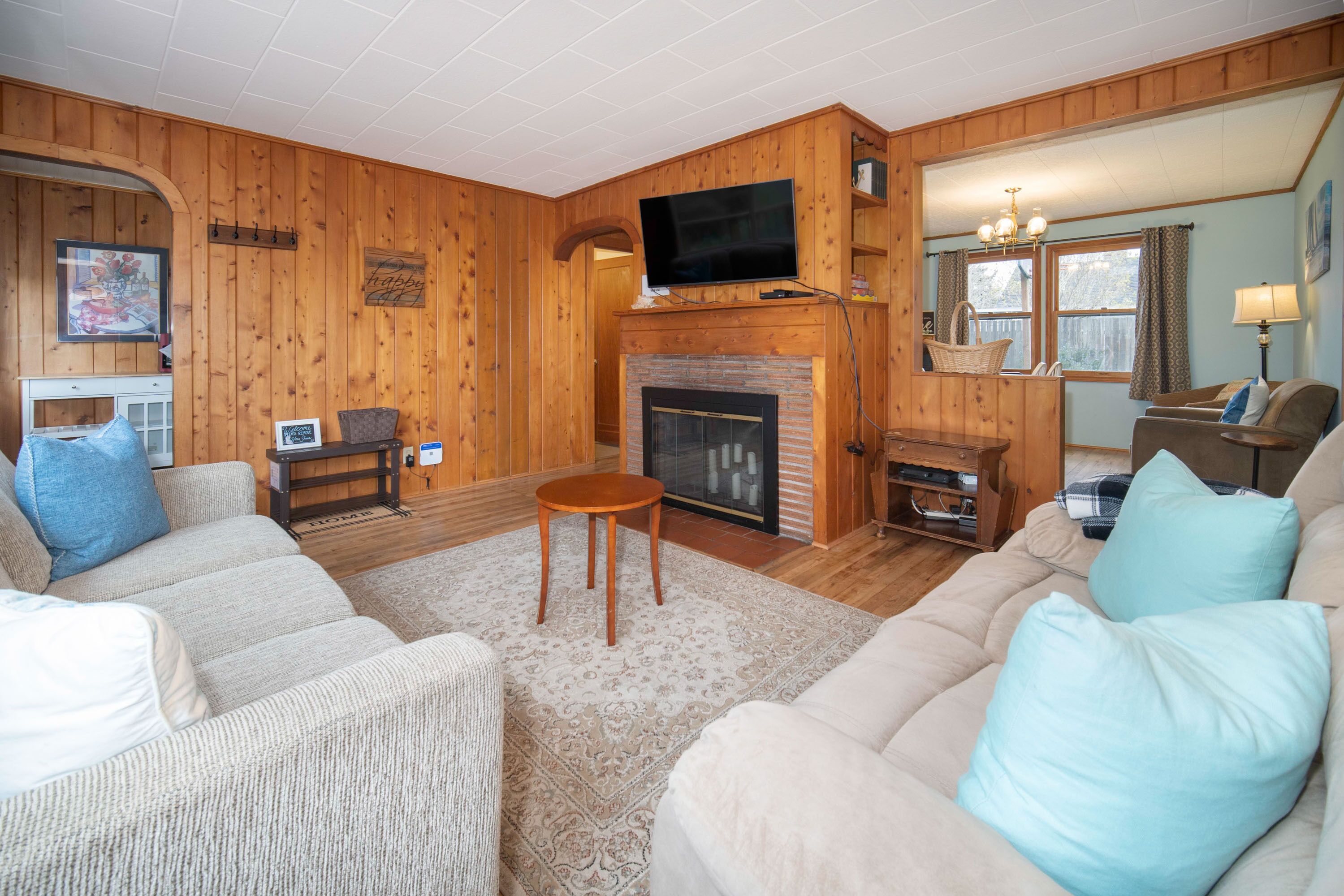 Pet Friendly Home, Deck, Fenced Yard, Only 2 Blocks to Beach and Promenade