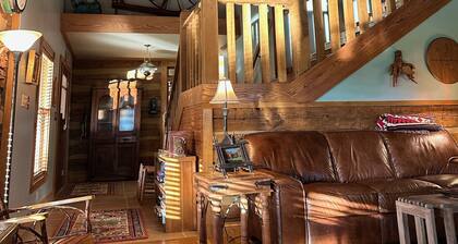 Classic Kentucky Farm: Bluegrass - Bourbon - PGA -Firepit-Horse Country-WiFi