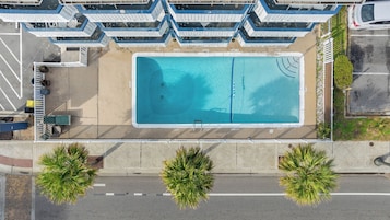 Piscine extérieure (ouverte en saison)