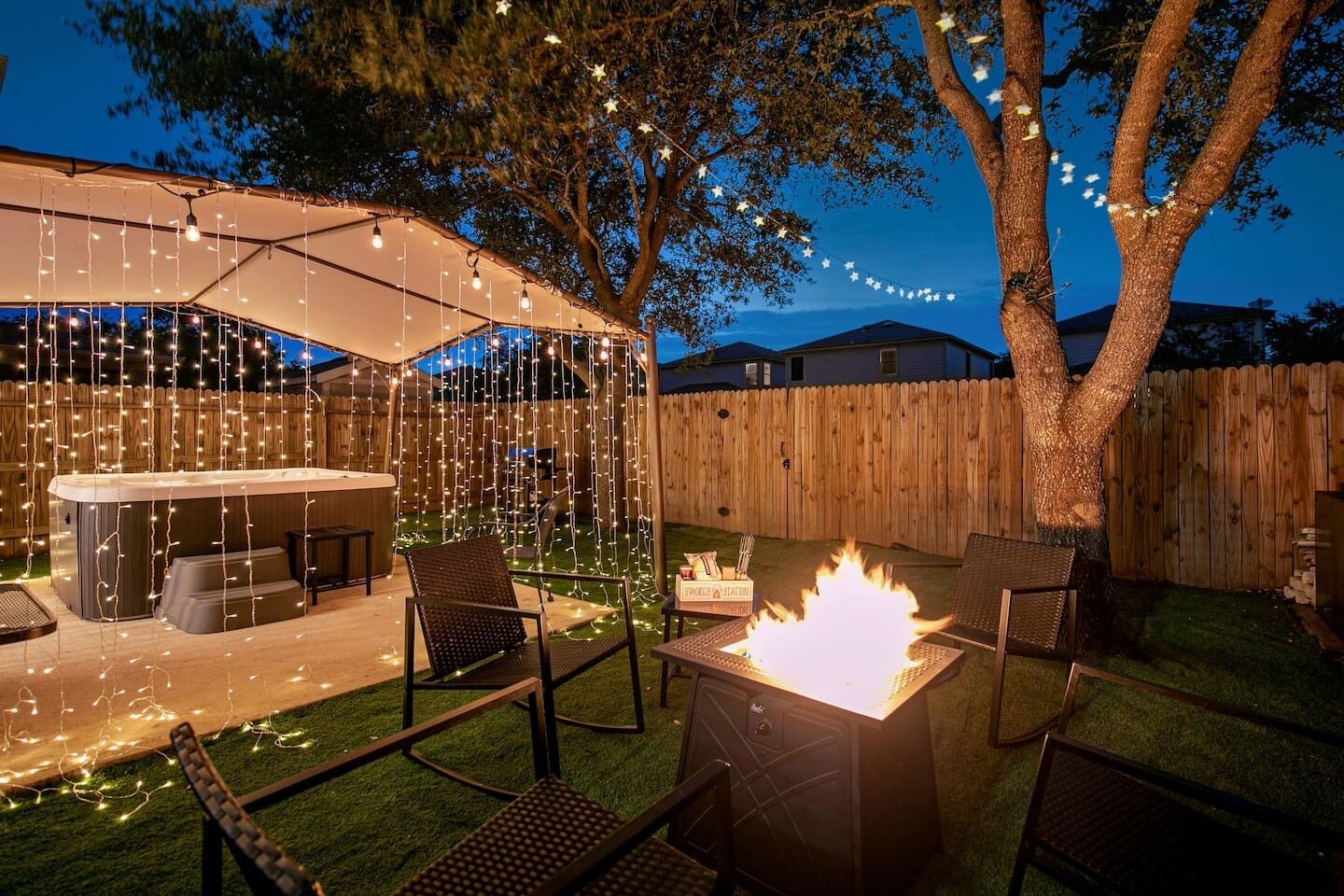 Big home+Hot Tub+Massage Chair+Firepit by SixFlags