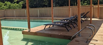 Estate with villa, swimming pool and tennis court
