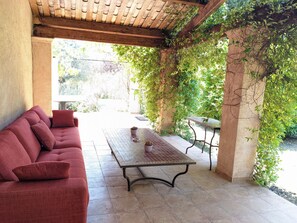 Outdoor dining - Estate with villa, swimming pool and tennis court (Draguignan)
