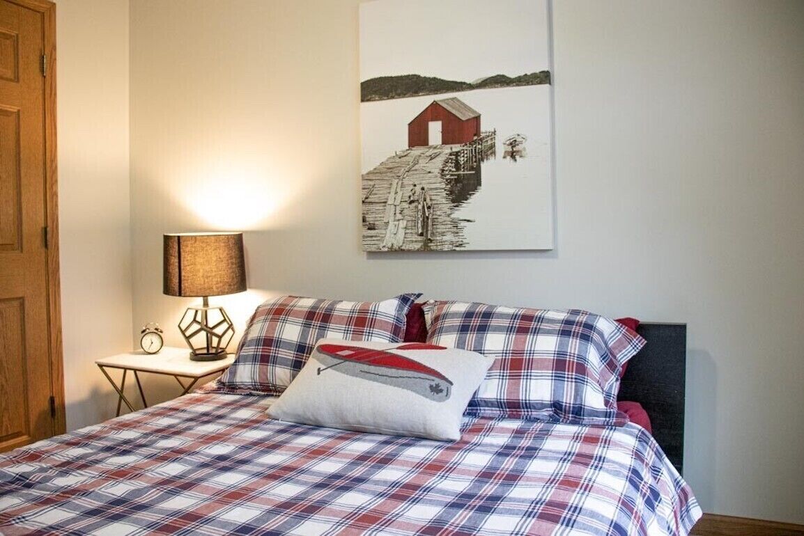 Moonlight - 3BR Pet-Friendly Cottage w/ Kayaks, BBQ, Firepit, Bocce Ball