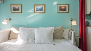 Iron/ironing board, free WiFi, bed sheets