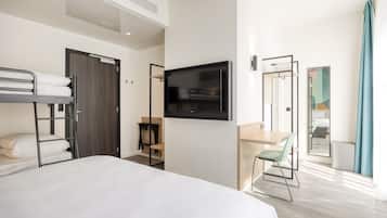 Quadruple Room | Hypo-allergenic bedding, desk, soundproofing, iron/ironing board