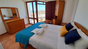 1 chambre, fer et planche à repasser, accès au Wi-Fi (inclus)