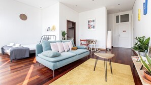 Living area - Bonjardim Studio w/ Balcony by LovelyStay (Porto)