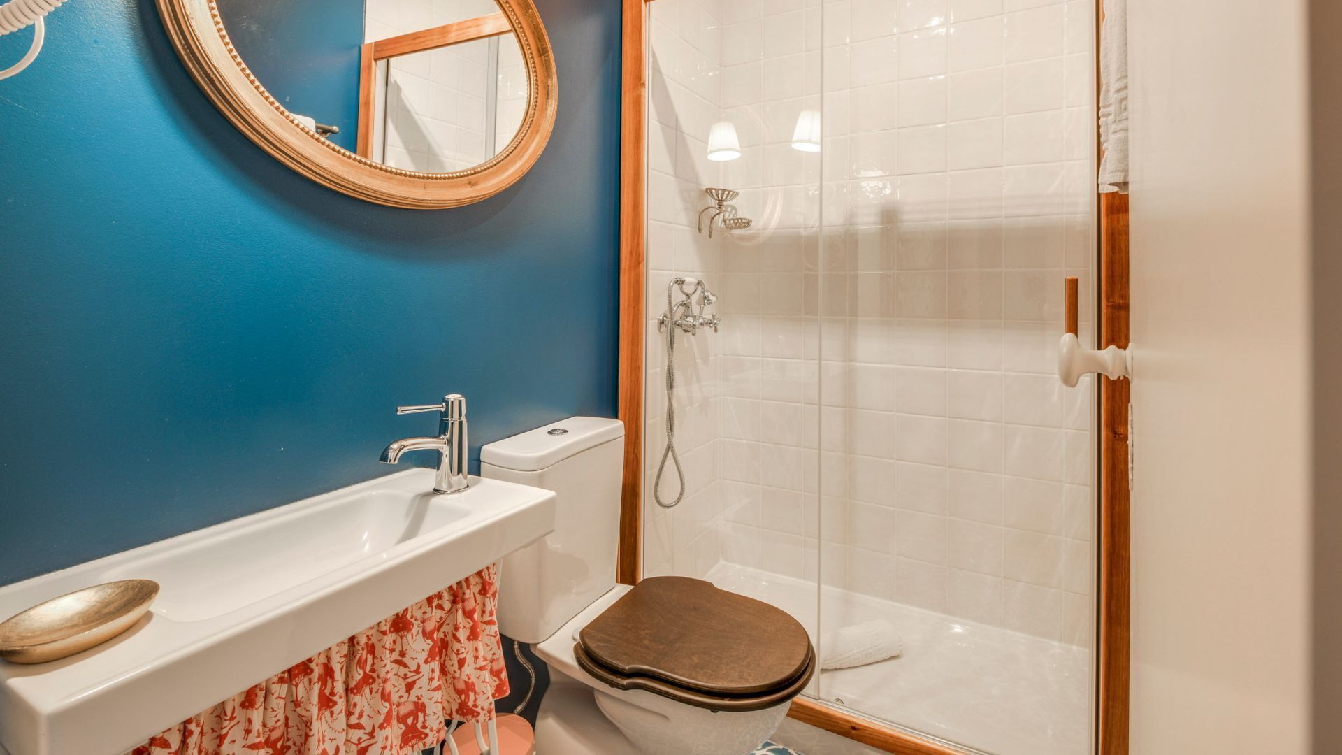 LUXa Charm House | Quarto 5 | Self Check-in Online