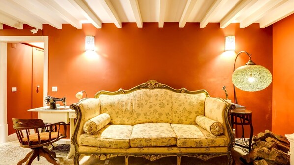 Living area - LUXa Charm House | Quarto 8 | Self Check-in Online (Sintra)