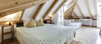 LUXa Charm House | Room 9 | Self Check-in Online