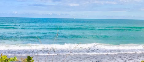 Na praia, espreguiçadeiras 