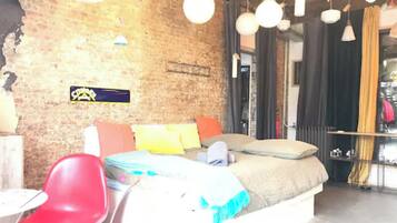 Iron/ironing board, free WiFi, bed sheets