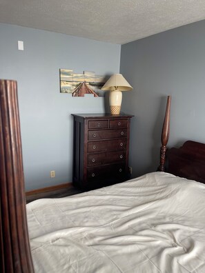 1 bedroom, free WiFi, bed sheets, wheelchair access - Home away from home! (waynetown)